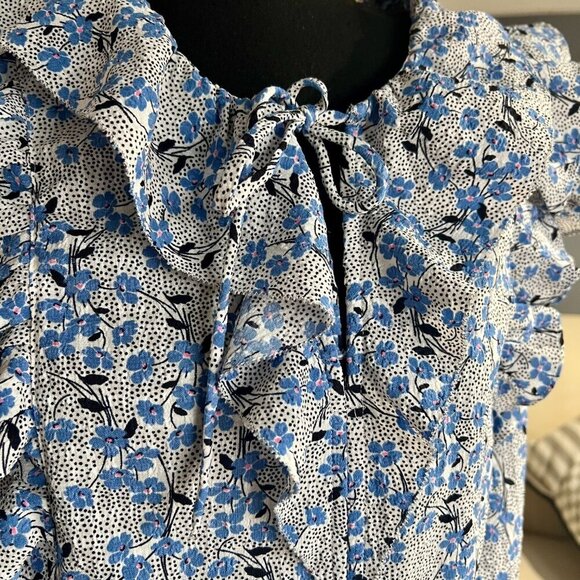 LOFT - BLUE FLORAL RUFFLE TANK - SIZE L - Picture 3 of 8